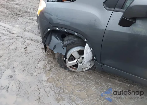 2016 Chevrolet Trax 1Ls z USA, uszkodzony, nr VIN 3GNCJNSB9GL246832